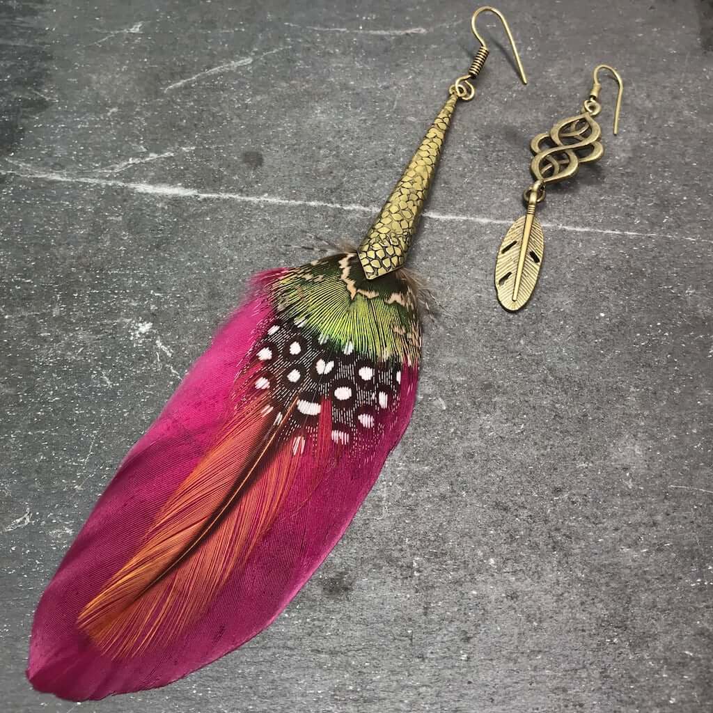 Pendientes de plumas de flamenco rosa y bronce