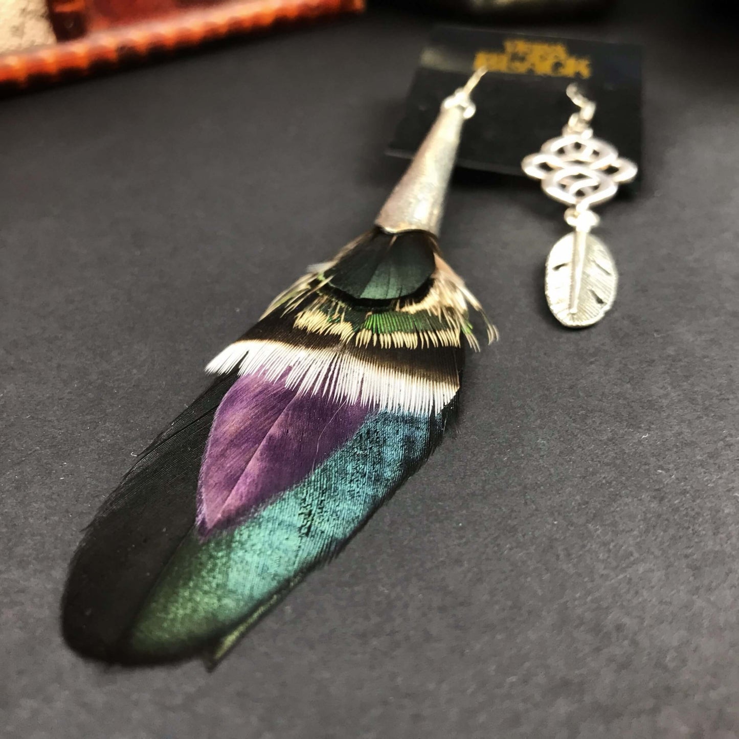 Boucles d'oreilles en plumes de lune violettes
