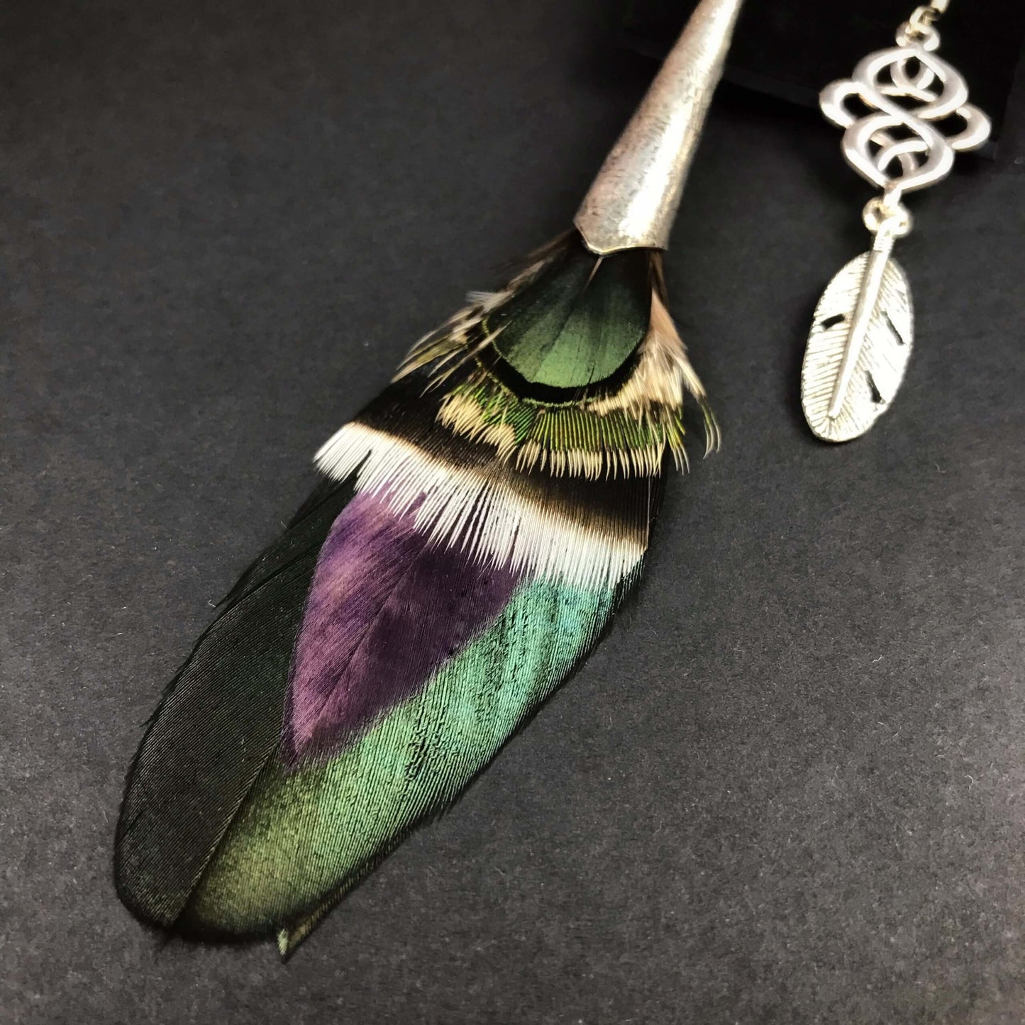 Boucles d'oreilles en plumes de lune violettes