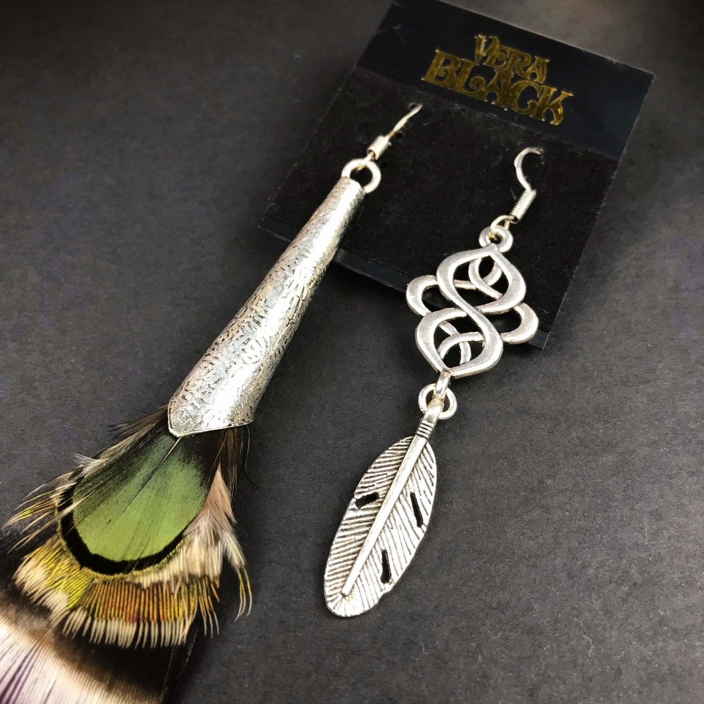 Boucles d'oreilles en plumes de lune violettes