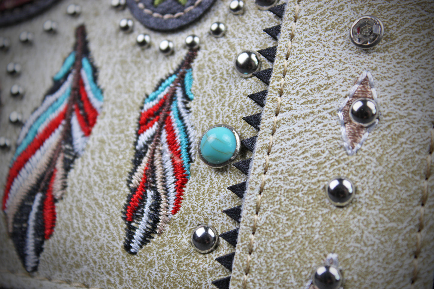 Western Cowgirl Clutch Wallet: Cream PU Leather Purse with stitched feather motif