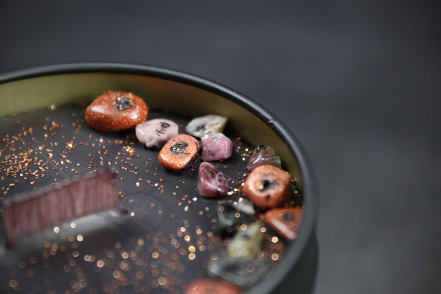 Back Roads Honey : Black Wax Warm Spices & Smokey Aromas Scented Candle