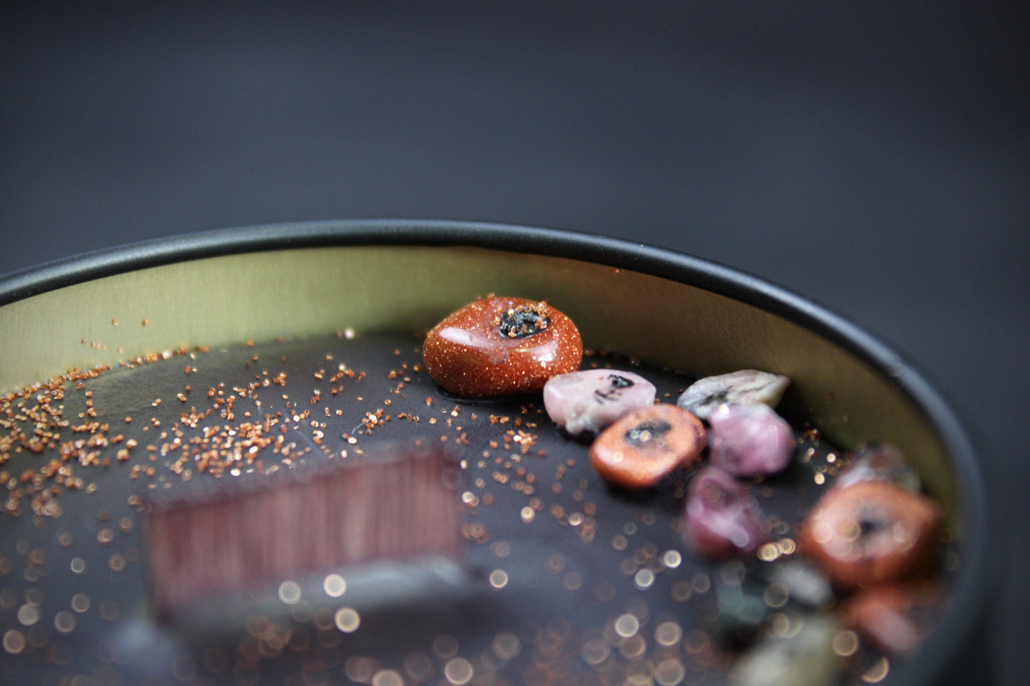 Back Roads Honey : Black Wax Warm Spices & Smokey Aromas Scented Candle