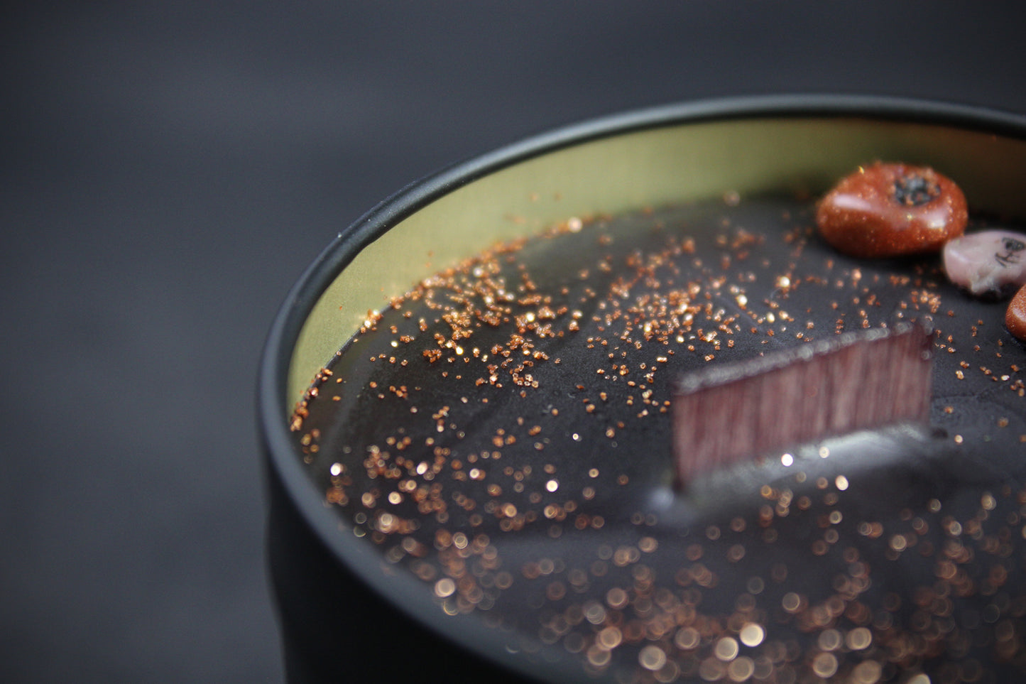 Back Roads Honey : Black Wax Warm Spices & Smokey Aromas Scented Candle