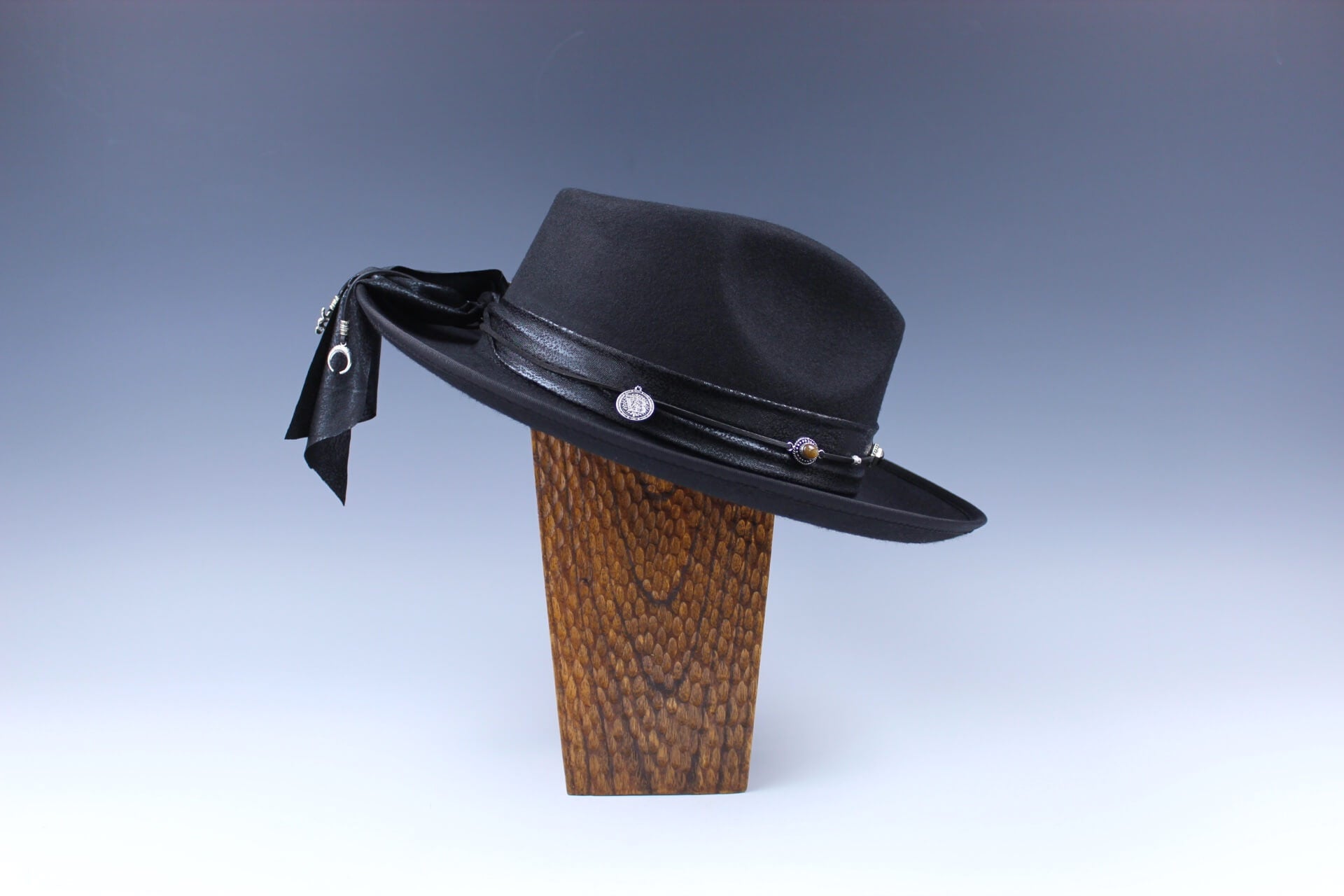 The Tomahawk Fedora - Hat Rock and Roll Style Hat Unisex For Men And Women Blues Gig Musician Hat Black And Silver Detailing