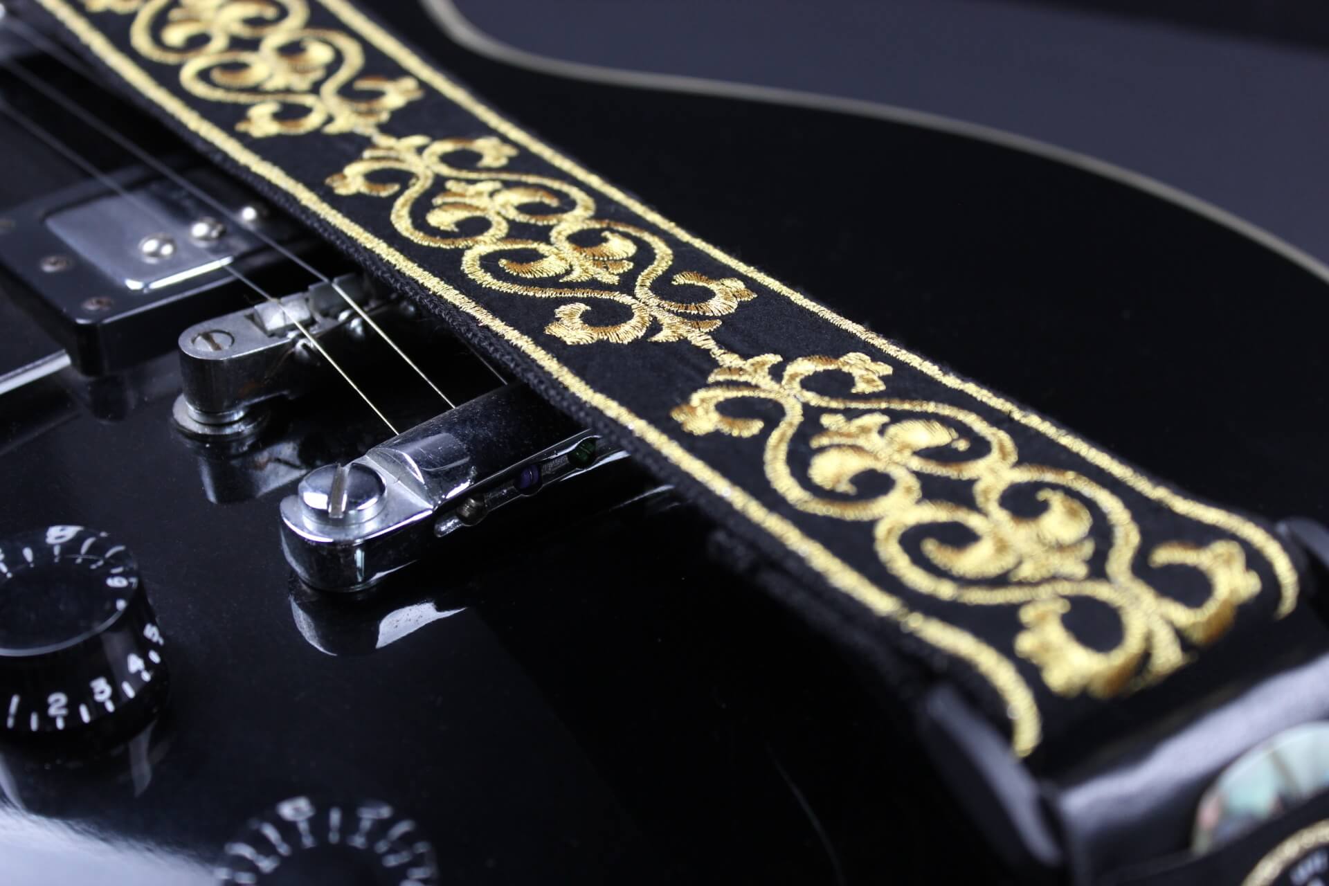 Vera Black Guitar Strap