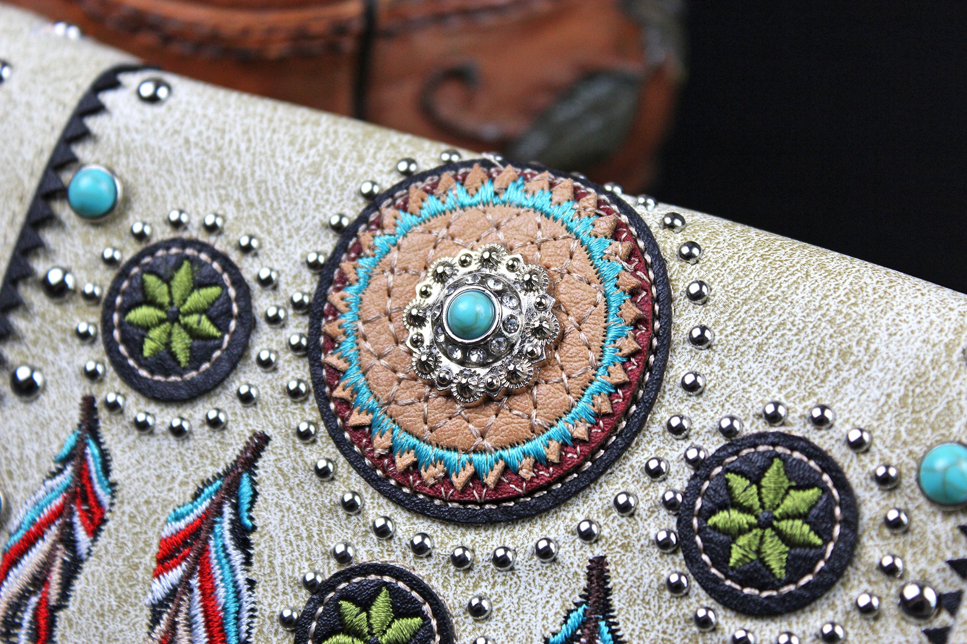 Western Cowgirl Clutch Wallet: Cream PU Leather Purse with stitched feather motif