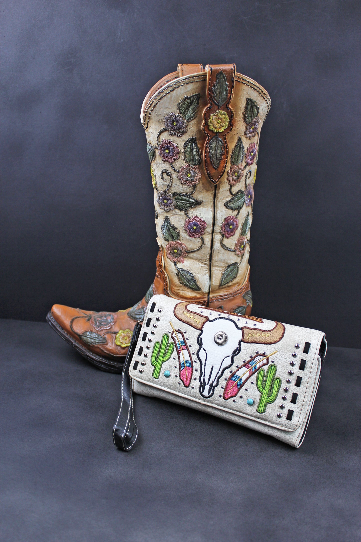 Western Cowgirl Clutch Wallet: Cream PU Leather Purse with stitched cow skull feather and cactus motif