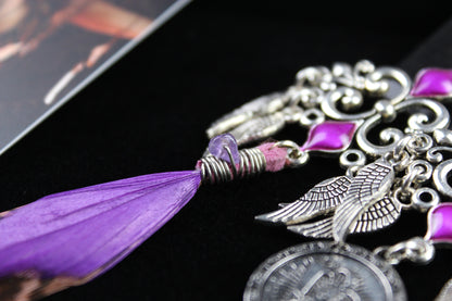 Pendientes de plumas moradas con lluvia - Pendientes asimétricos de filigrana morada y plata con plumas moradas