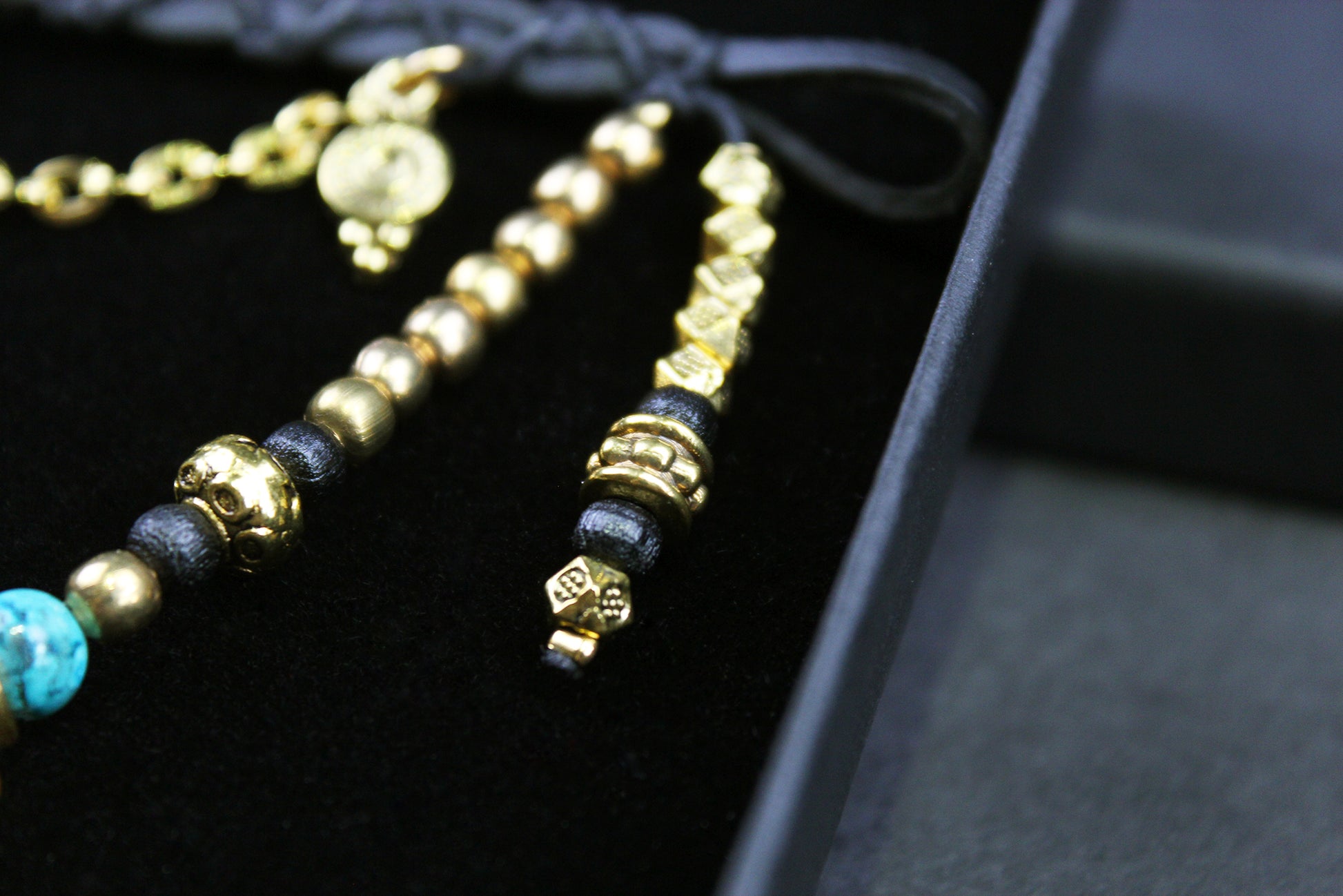 Turquoise Phoenix : Bohemian Turquoise & Howlite Anklet Choker Armband