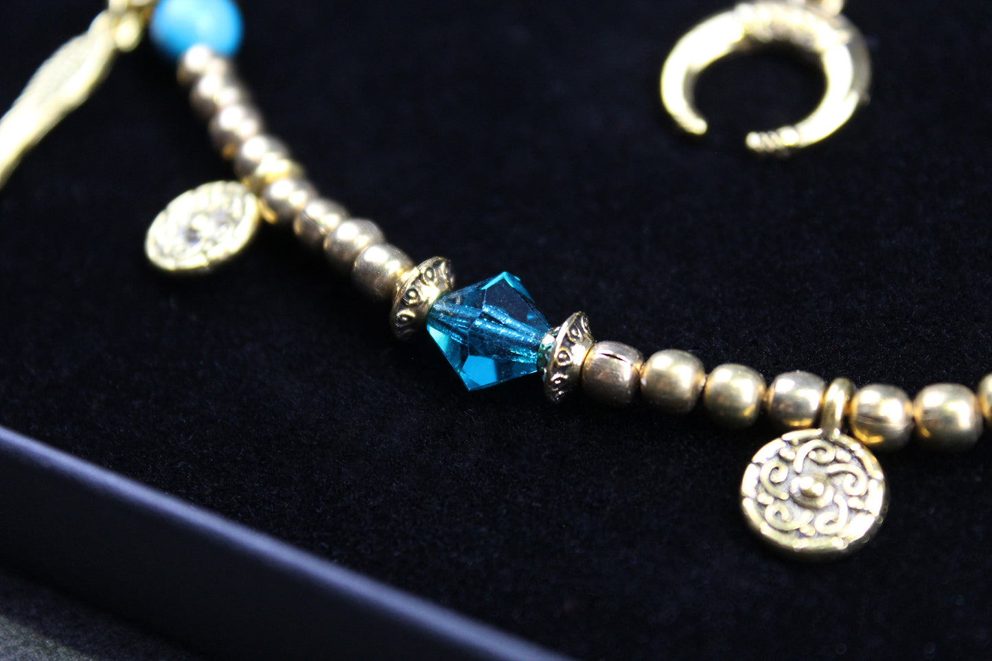 Turquoise Phoenix : Bohemian Turquoise & Howlite Anklet Choker Armband