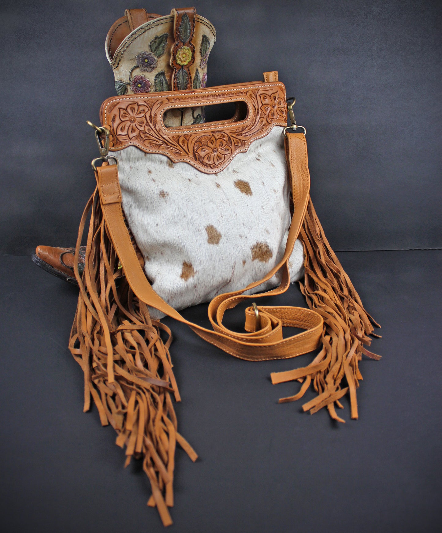 The Prairie Brown Leather Shoulder Bag : Cowhide with Fringe