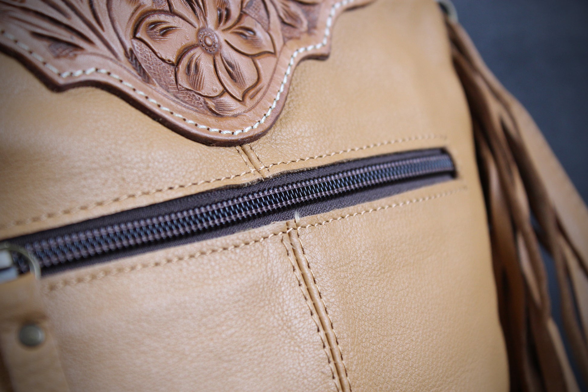 The Prairie Brown Leather Shoulder Bag : Cowhide with Fringe